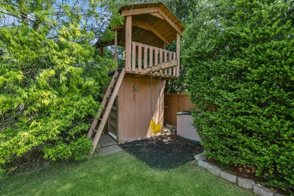19 Evelyn Road Plainview NY 11803