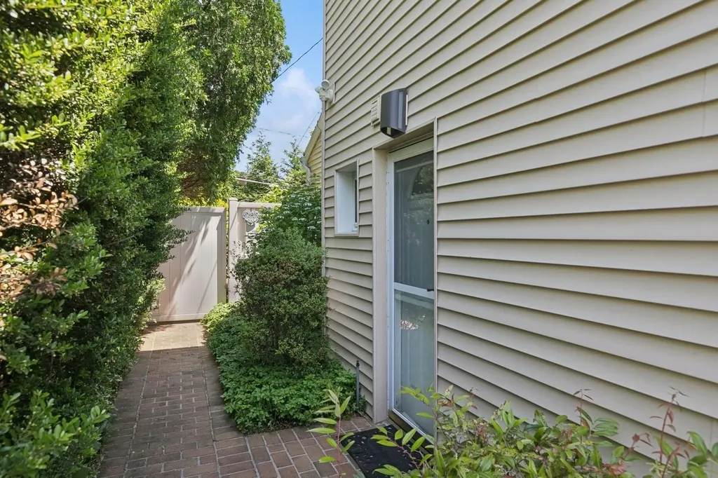 19 Evelyn Road Plainview NY 11803