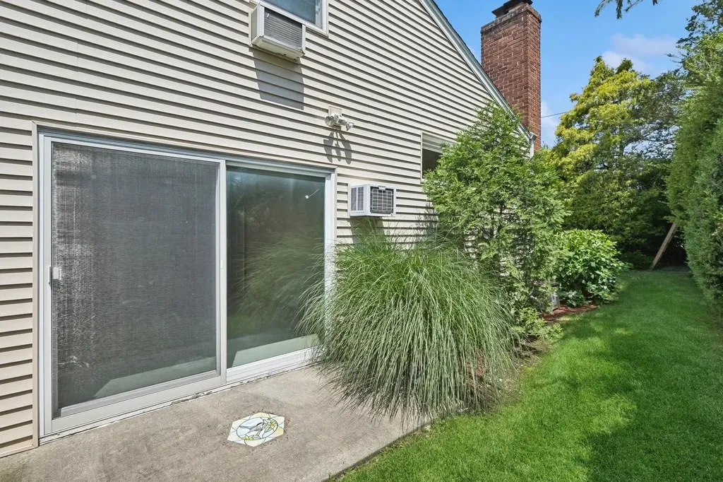 19 Evelyn Road Plainview NY 11803