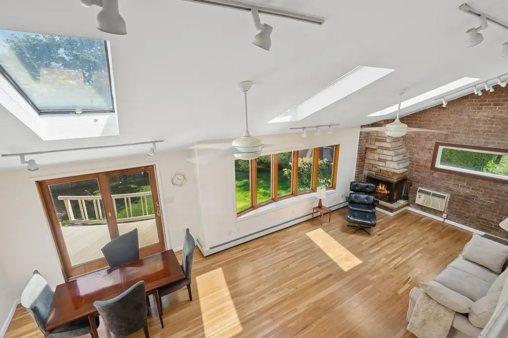 19 Evelyn Road Plainview NY 11803