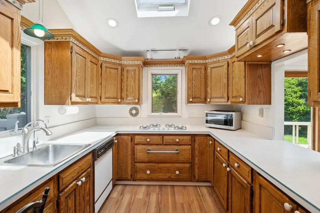 19 Evelyn Road Plainview NY 11803