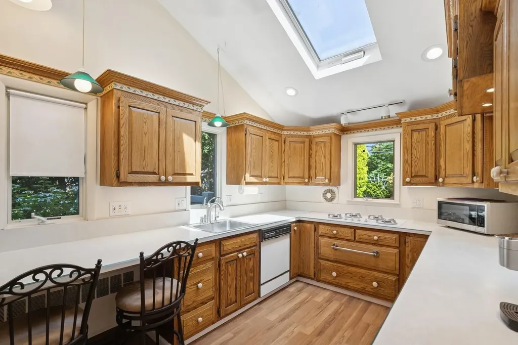 19 Evelyn Road Plainview NY 11803