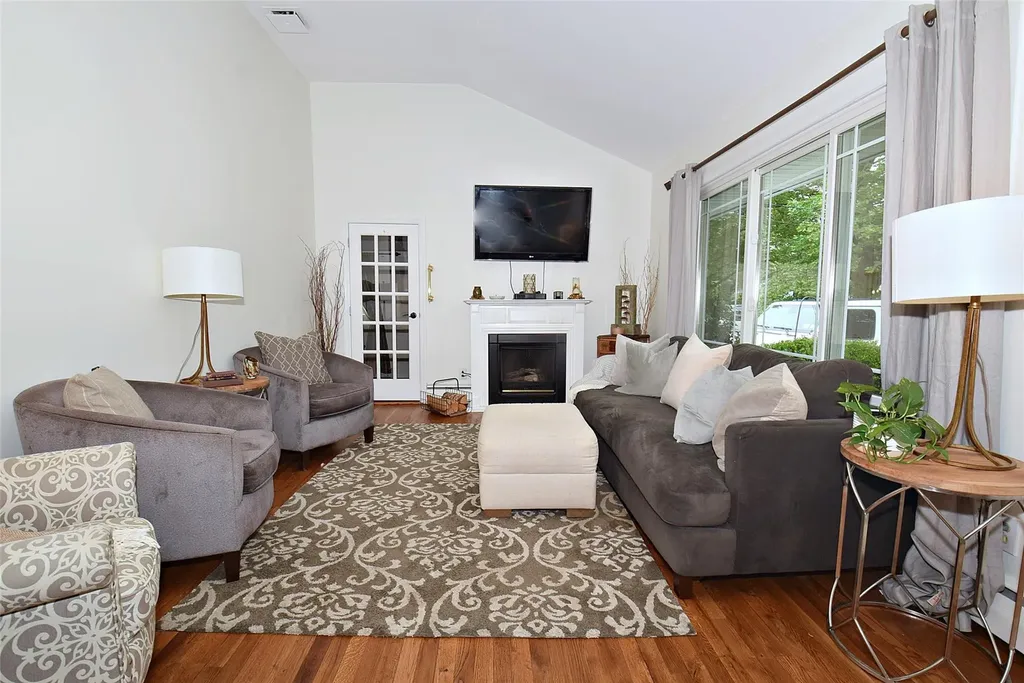 986 Gardiner Drive Bay Shore NY 11706