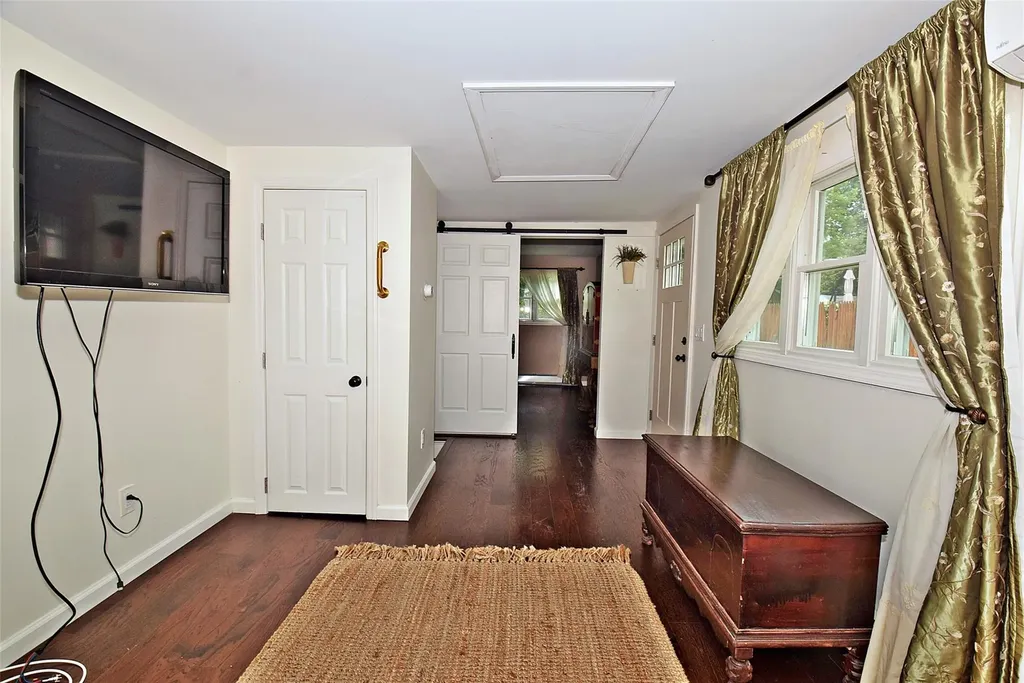986 Gardiner Drive Bay Shore NY 11706