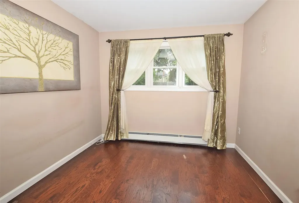 986 Gardiner Drive Bay Shore NY 11706