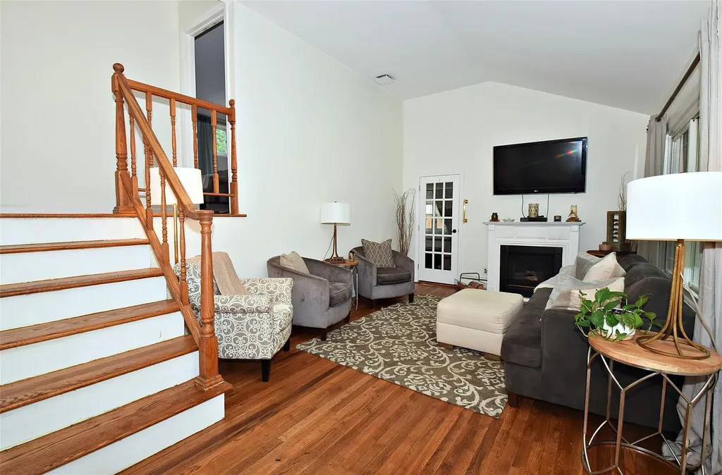 986 Gardiner Drive Bay Shore NY 11706
