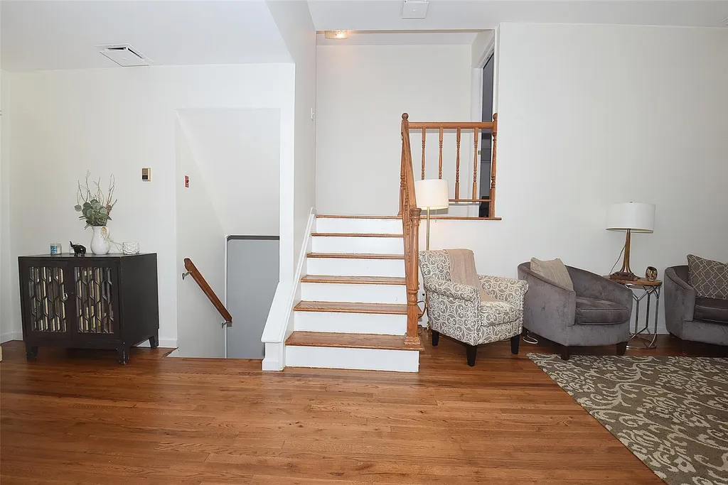 986 Gardiner Drive Bay Shore NY 11706