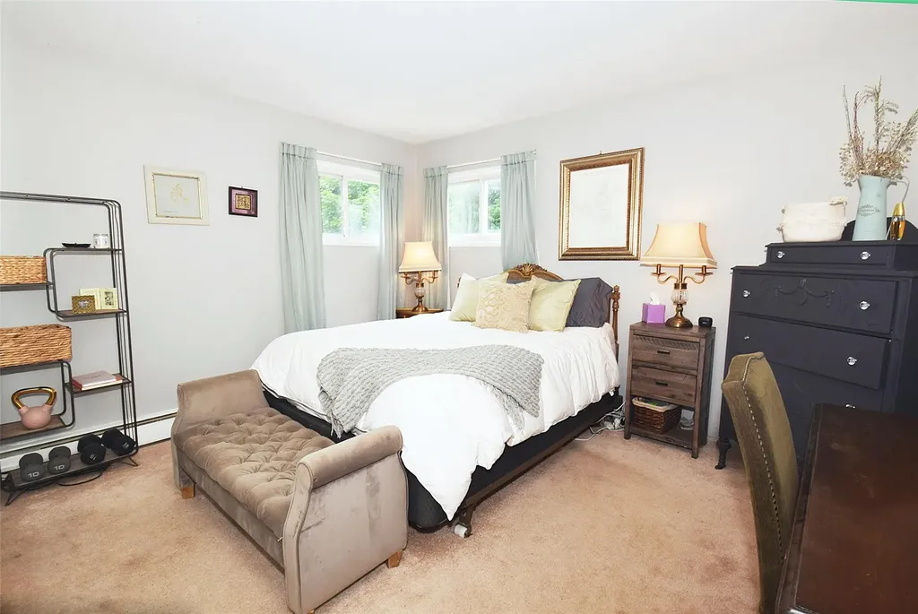 986 Gardiner Drive Bay Shore NY 11706