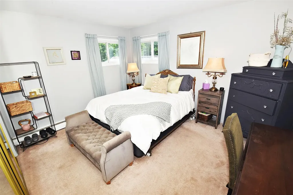 986 Gardiner Drive Bay Shore NY 11706