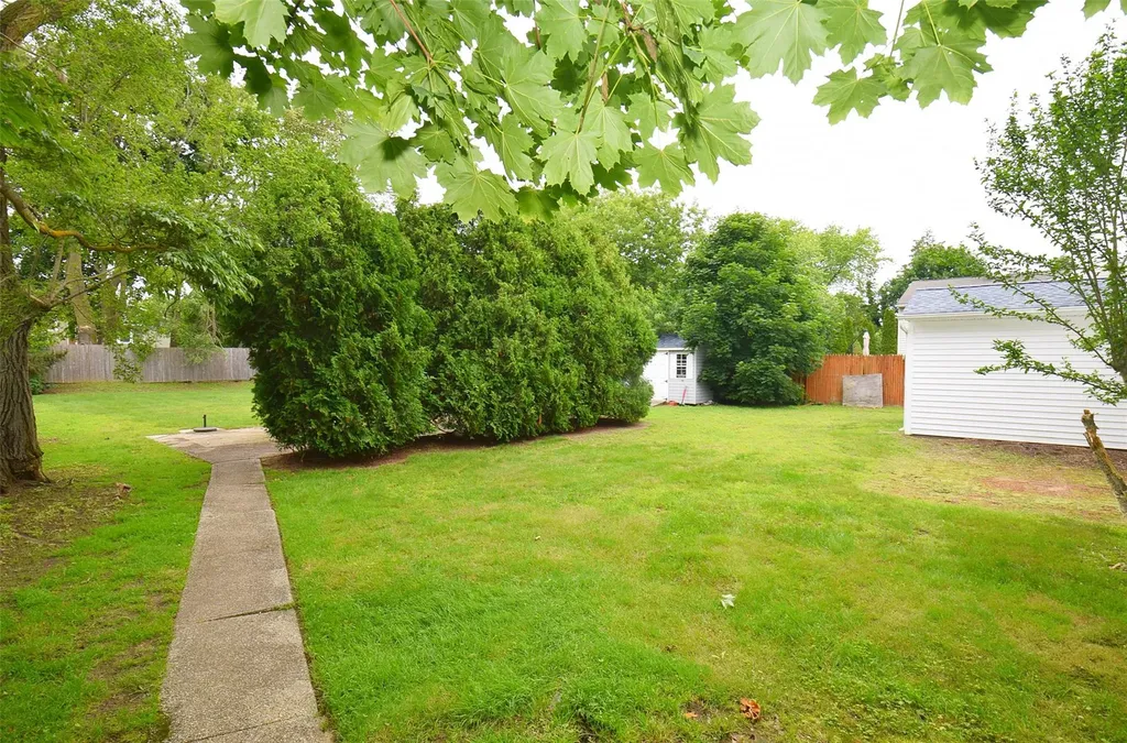 986 Gardiner Drive Bay Shore NY 11706