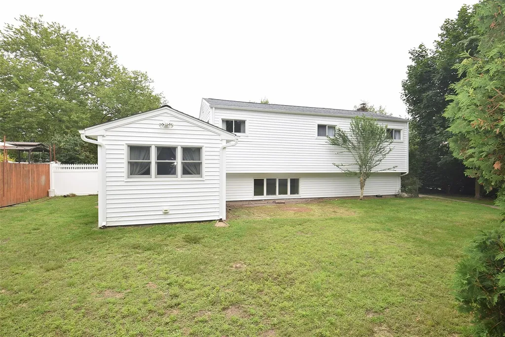 986 Gardiner Drive Bay Shore NY 11706