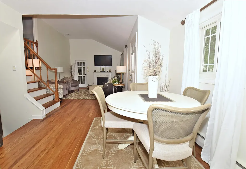 986 Gardiner Drive Bay Shore NY 11706