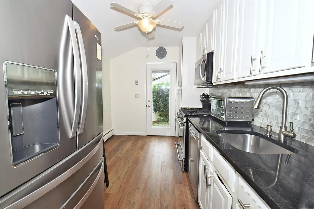 986 Gardiner Drive Bay Shore NY 11706