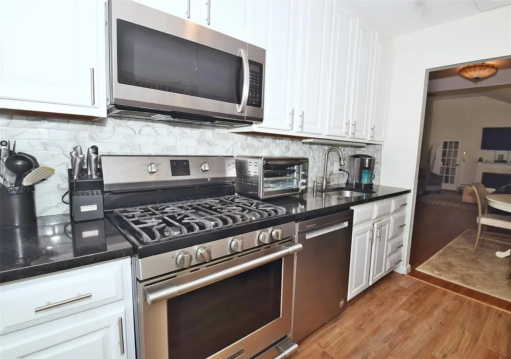 986 Gardiner Drive Bay Shore NY 11706