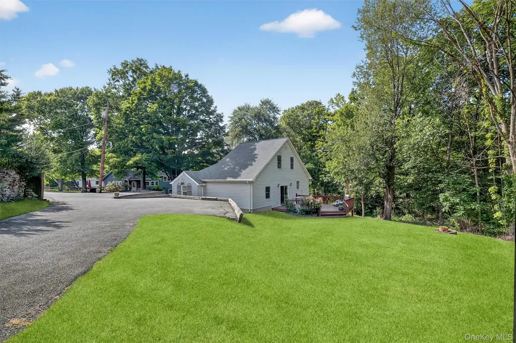 62 Lakeside Drive New Windsor NY 12553