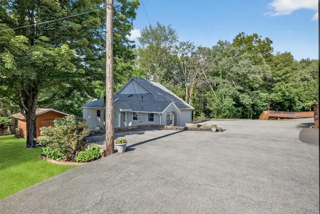 62 Lakeside Drive New Windsor NY 12553