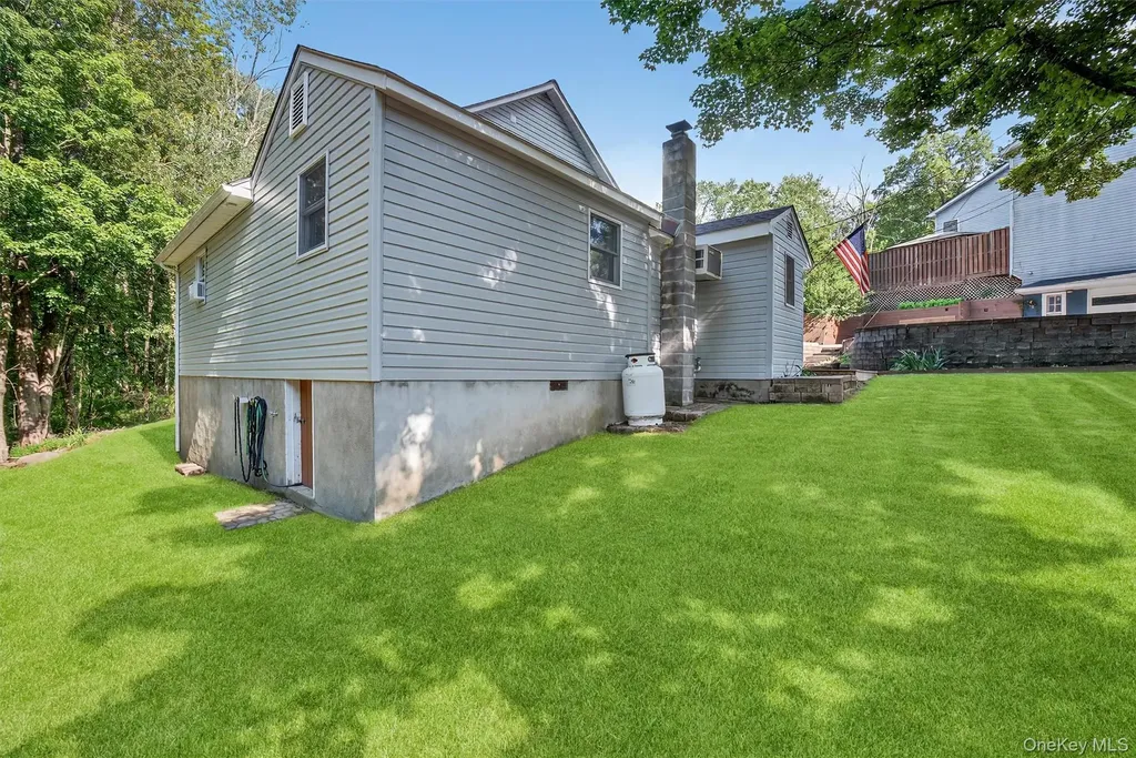 62 Lakeside Drive New Windsor NY 12553