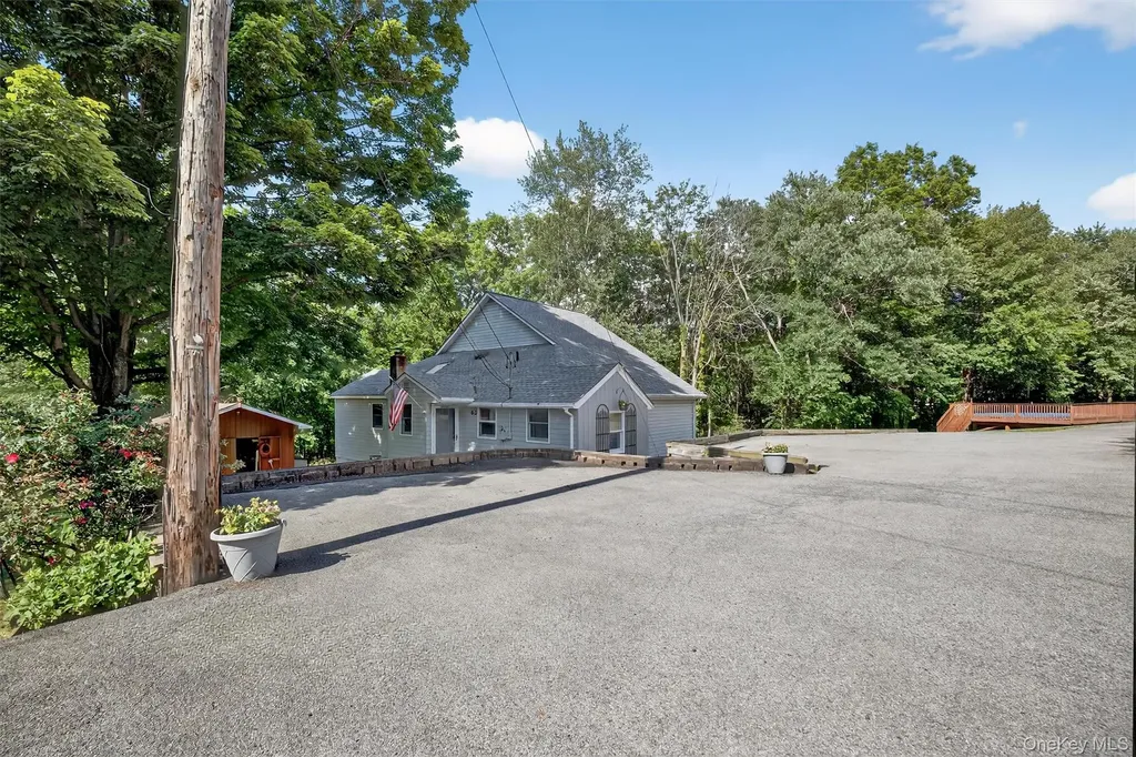 62 Lakeside Drive New Windsor NY 12553