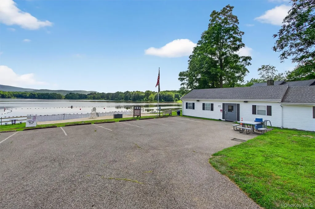 62 Lakeside Drive New Windsor NY 12553