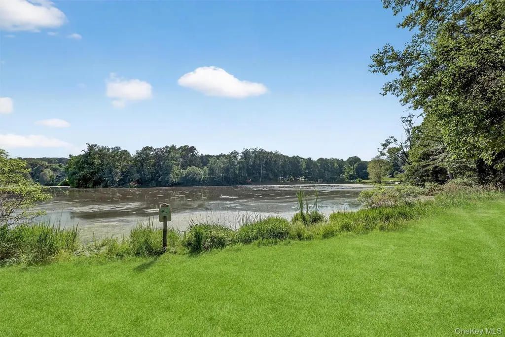 62 Lakeside Drive New Windsor NY 12553