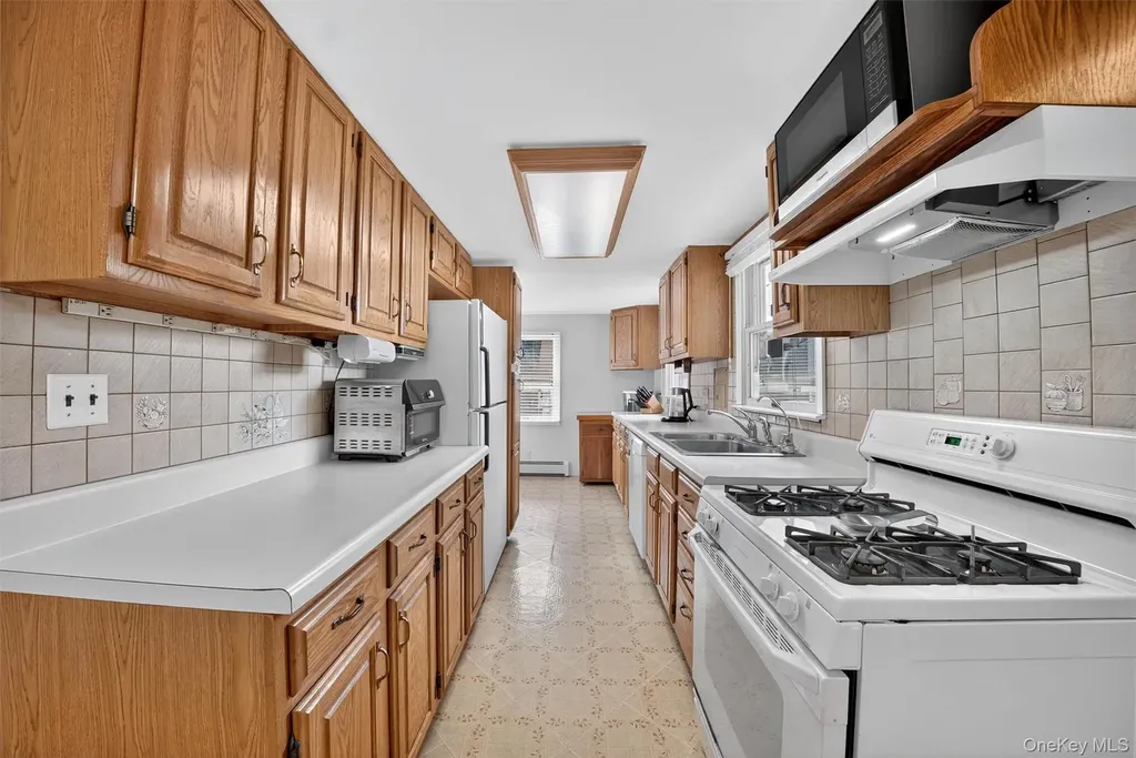 62 Lakeside Drive New Windsor NY 12553