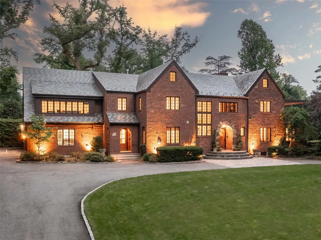 510 Manhasset Woods Road Manhasset NY 11030