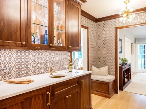 510 Manhasset Woods Road Manhasset NY 11030