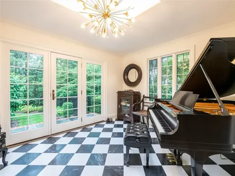 510 Manhasset Woods Road Manhasset NY 11030