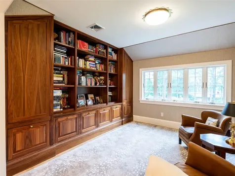 510 Manhasset Woods Road Manhasset NY 11030