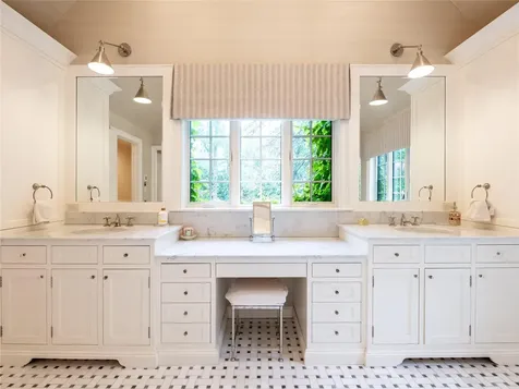 510 Manhasset Woods Road Manhasset NY 11030