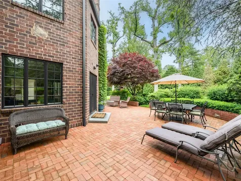 510 Manhasset Woods Road Manhasset NY 11030