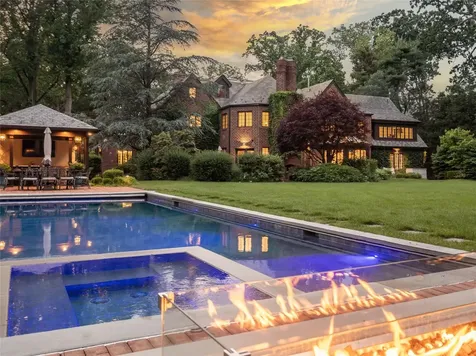 510 Manhasset Woods Road Manhasset NY 11030