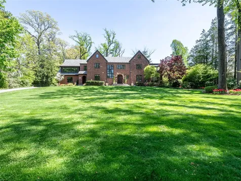 510 Manhasset Woods Road Manhasset NY 11030