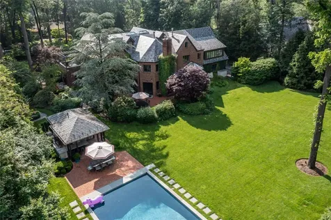 510 Manhasset Woods Road Manhasset NY 11030