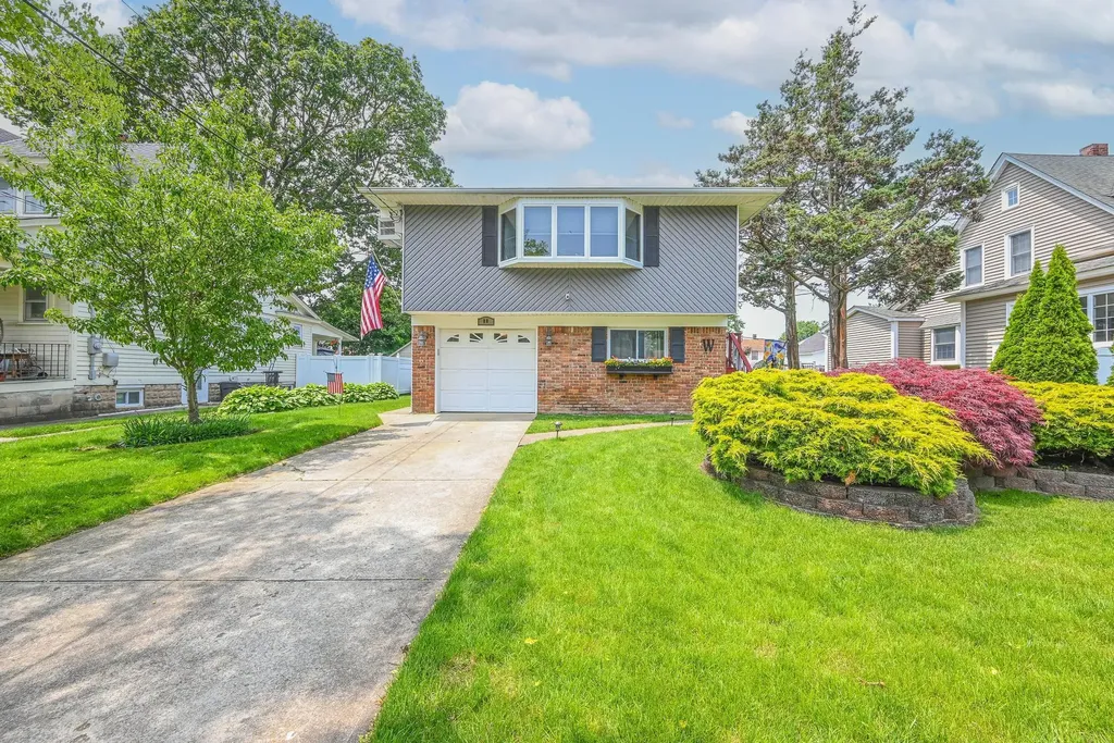 88 Elliott Place Freeport NY 11520