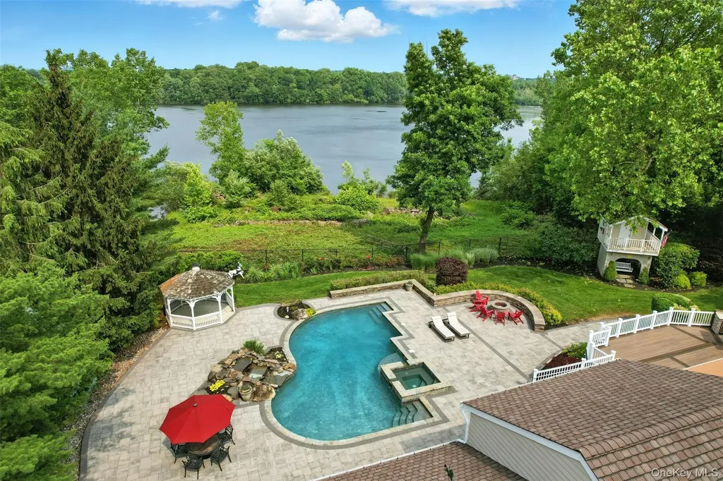 55 Kinsley Grove Pearl River NY 10965