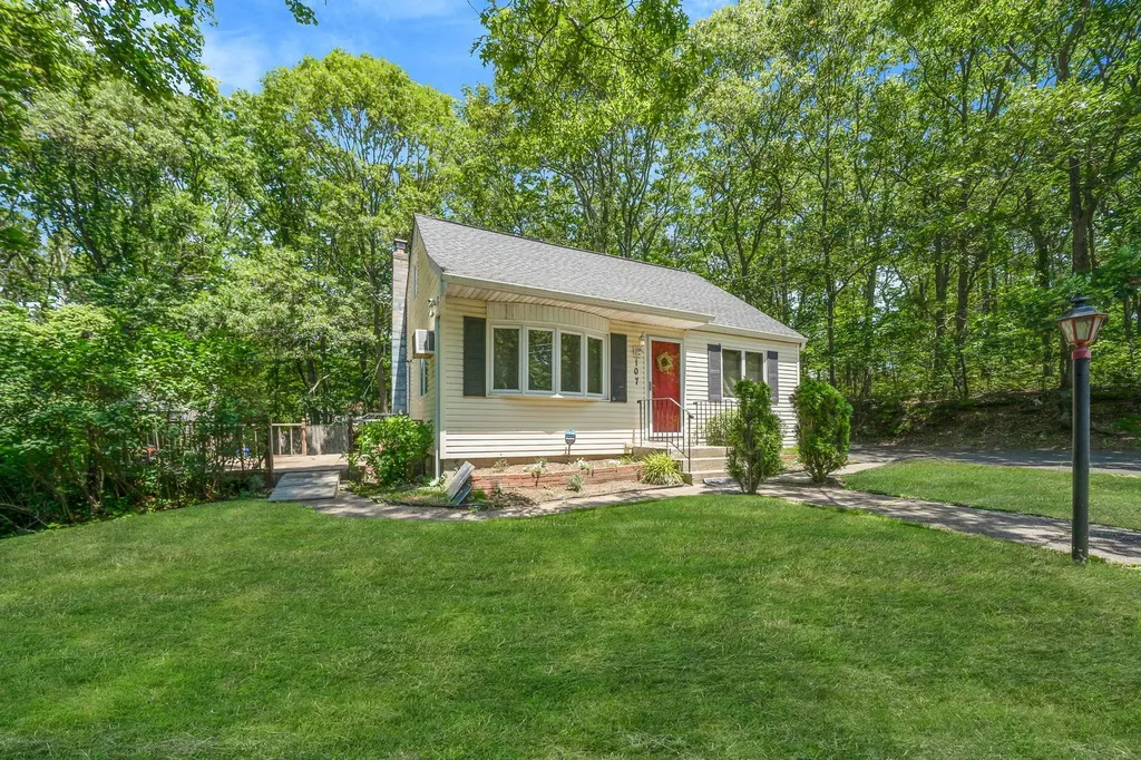 107 Cedar Lane Medford NY 11763