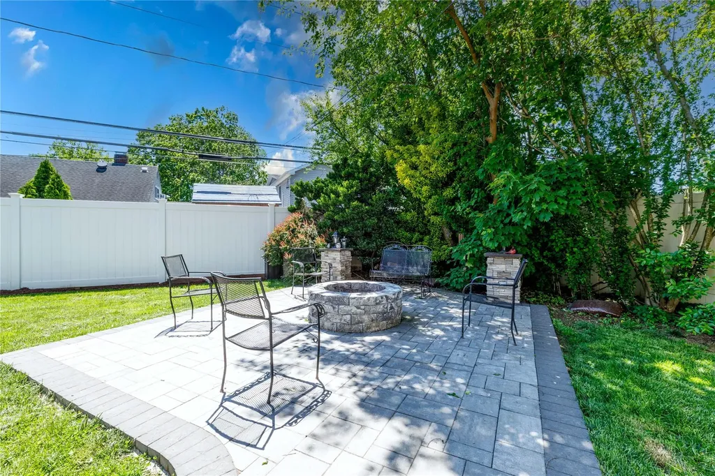3706 Regent Lane Wantagh NY 11793