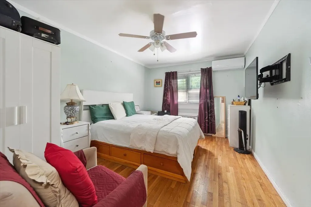710 E 213th Street Bronx NY 10467