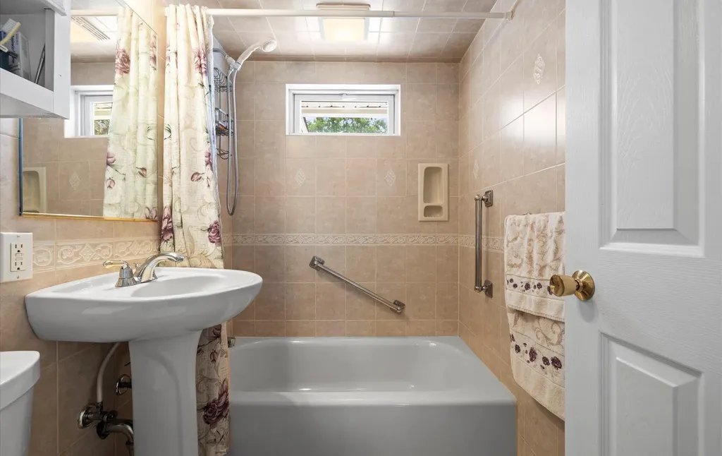 78 Cliff Drive Hicksville NY 11801