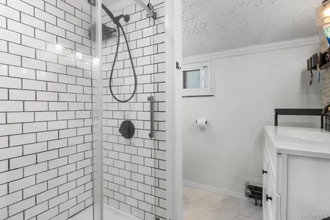 121 Thomas Avenue Bethpage NY 11714