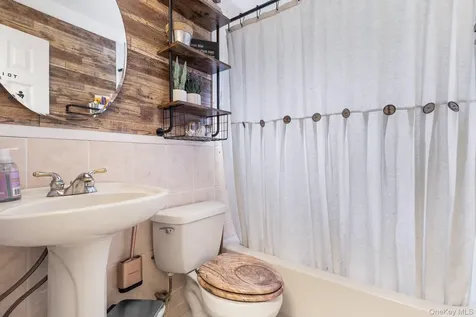 121 Thomas Avenue Bethpage NY 11714