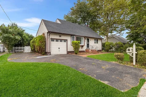 121 Thomas Avenue Bethpage NY 11714