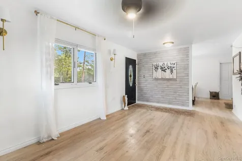 121 Thomas Avenue Bethpage NY 11714