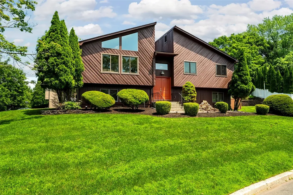 42 Walter Drive Stony Point NY 10980
