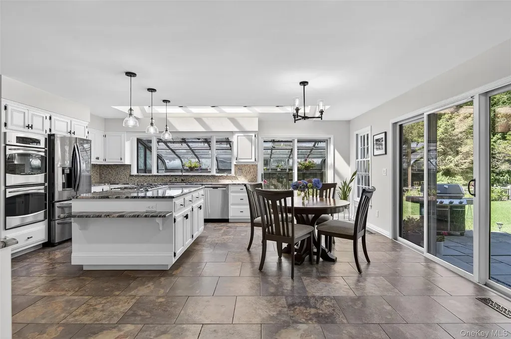 353 Split Rock Road Syosset NY 11791