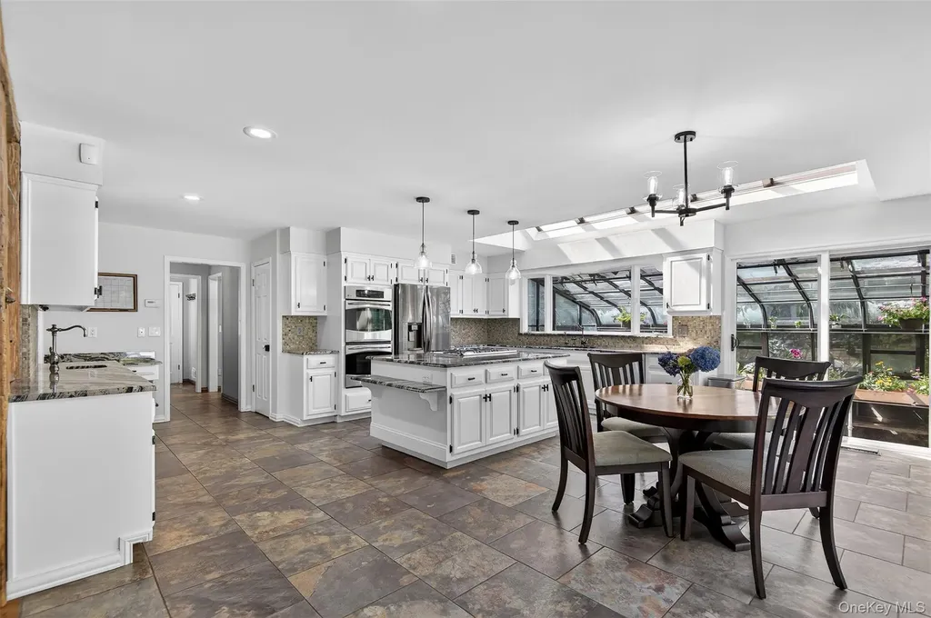 353 Split Rock Road Syosset NY 11791