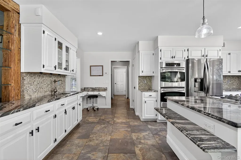 353 Split Rock Road Syosset NY 11791