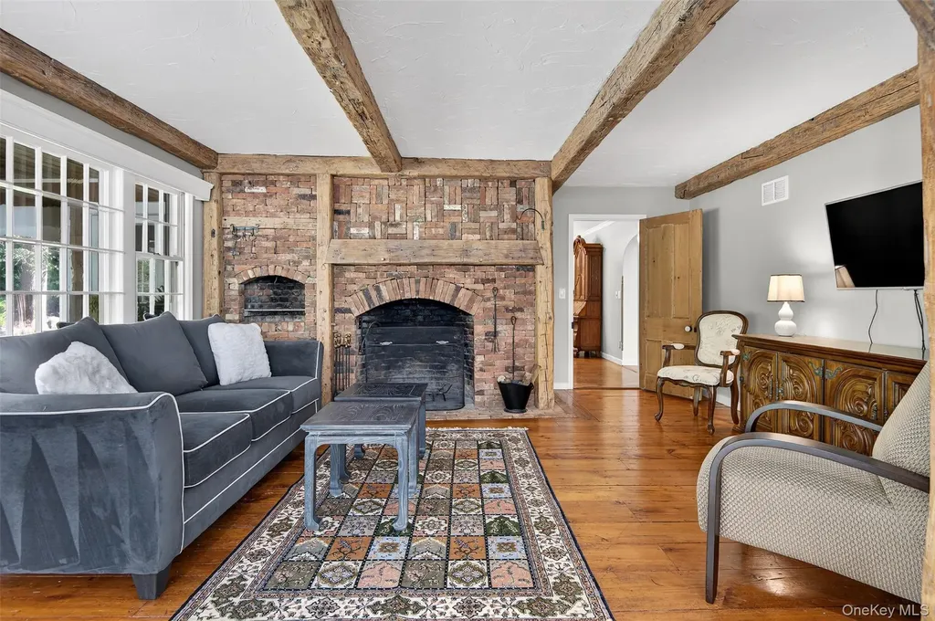 353 Split Rock Road Syosset NY 11791
