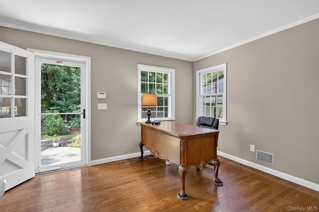 353 Split Rock Road Syosset NY 11791